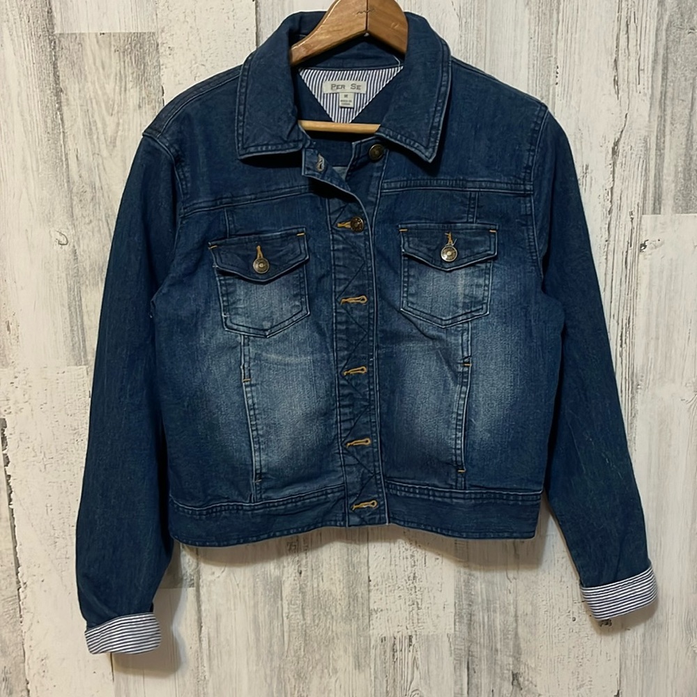 G2- cropped denim jacket collared pockets button up sleeve detail medium med M